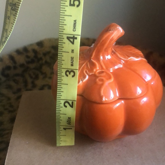 Handmade Ceramic Pumpkin Candle -pumpkin spice scent - Picture 6 of 6